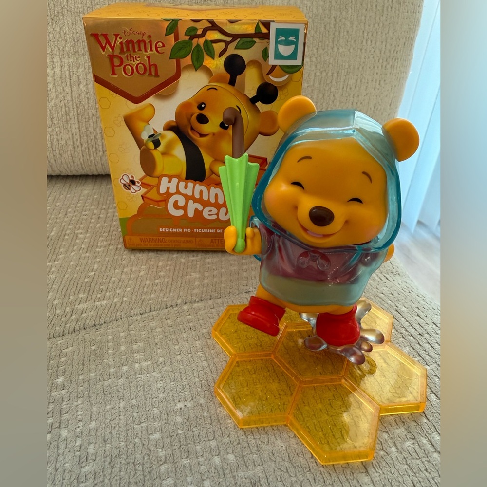 Winnie the Pooh hunny crew figure